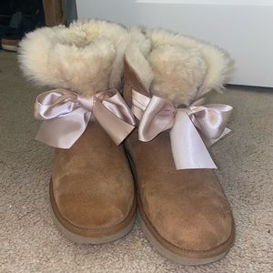 UGG Size 9 tan boots with satin bows
